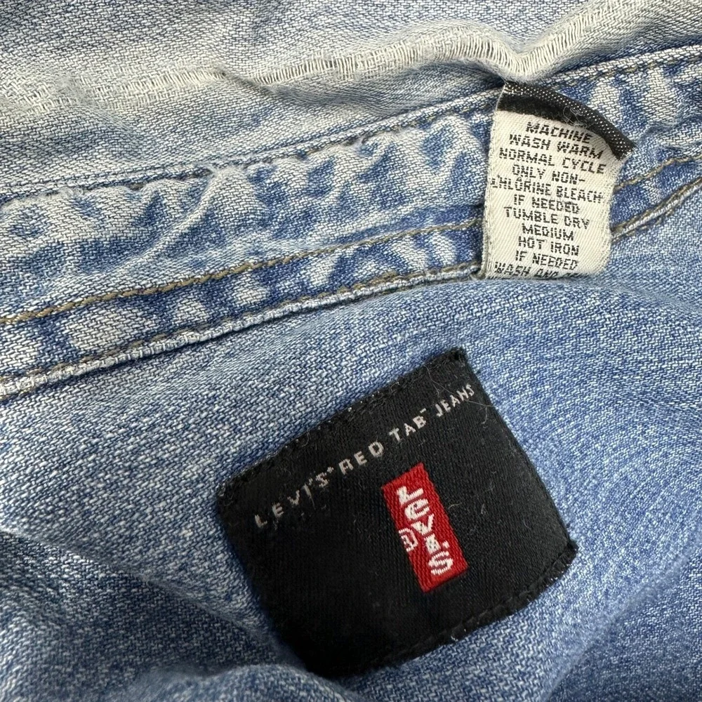 VTG Levi's Denim Shirt Light Wash Blue Red Tab Workwear Thrashed / Men's Large
